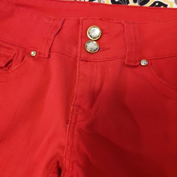 Red hot VIP jean capris - Picture 4 of 7